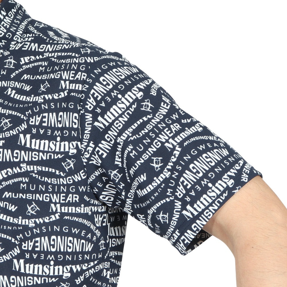 マンシングウエア（MUNSING WEAR）（メンズ）ゴルフウェア 吸汗速乾 遮熱 サンスクリーン マルチロゴ総柄プリント 半袖ポロシャツ MG5SHS84M NV00