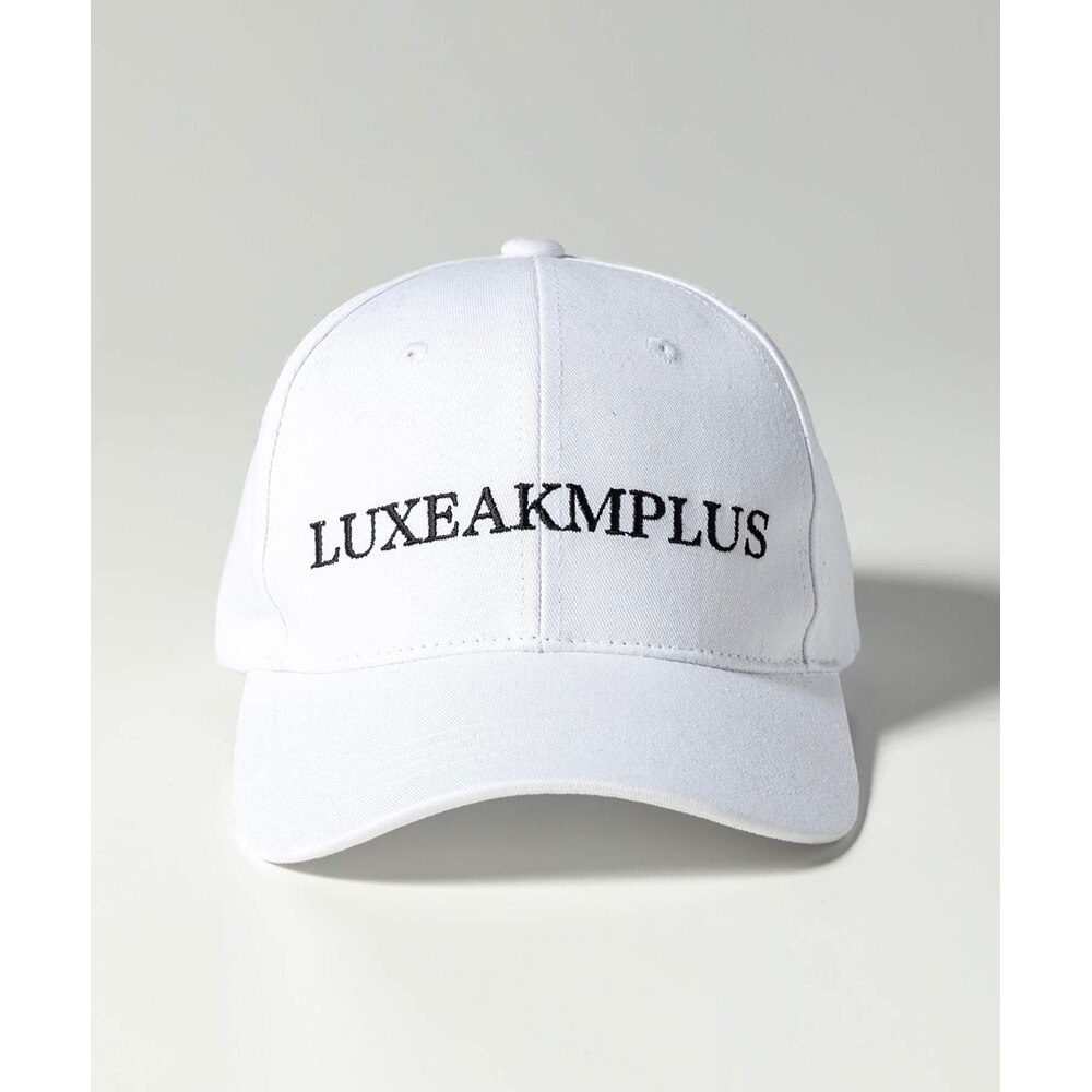 リュクスエイケイエムプラス（LUXEAKMPLU）（メンズ）ベーシックロゴキャップ LAZ-24050white