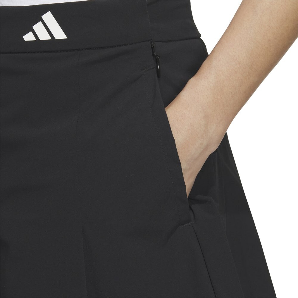 アディダス（adidas）（レディース）ゴルフウェア インナーパンツ付き 吸汗速乾 BOSロゴパンチングフレアスカート IKJ57-IN6592BK