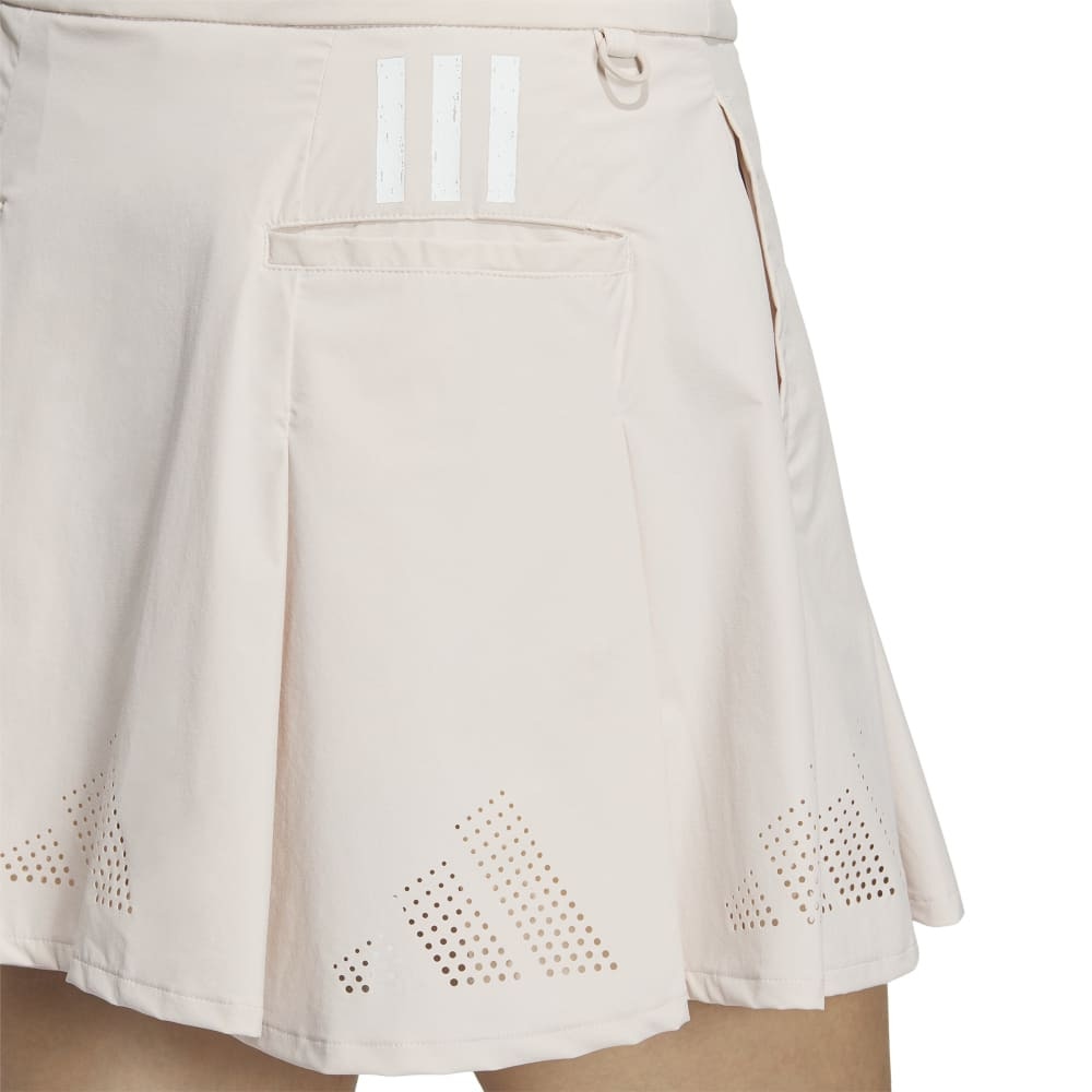 アディダス（adidas）（レディース）ゴルフウェア インナーパンツ付き 吸汗速乾 BOSロゴパンチングフレアスカート IKJ57-IN6593BEG★★★