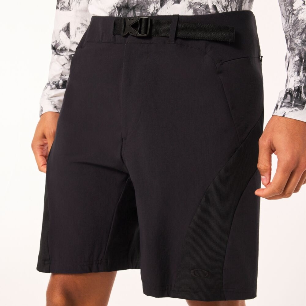 オークリー（OAKLEY）（メンズ）ショートパンツ ラチチュード LATITUDE ARC FOA405424 ブラック USサイズ 高通気 ウエスト調整可能 