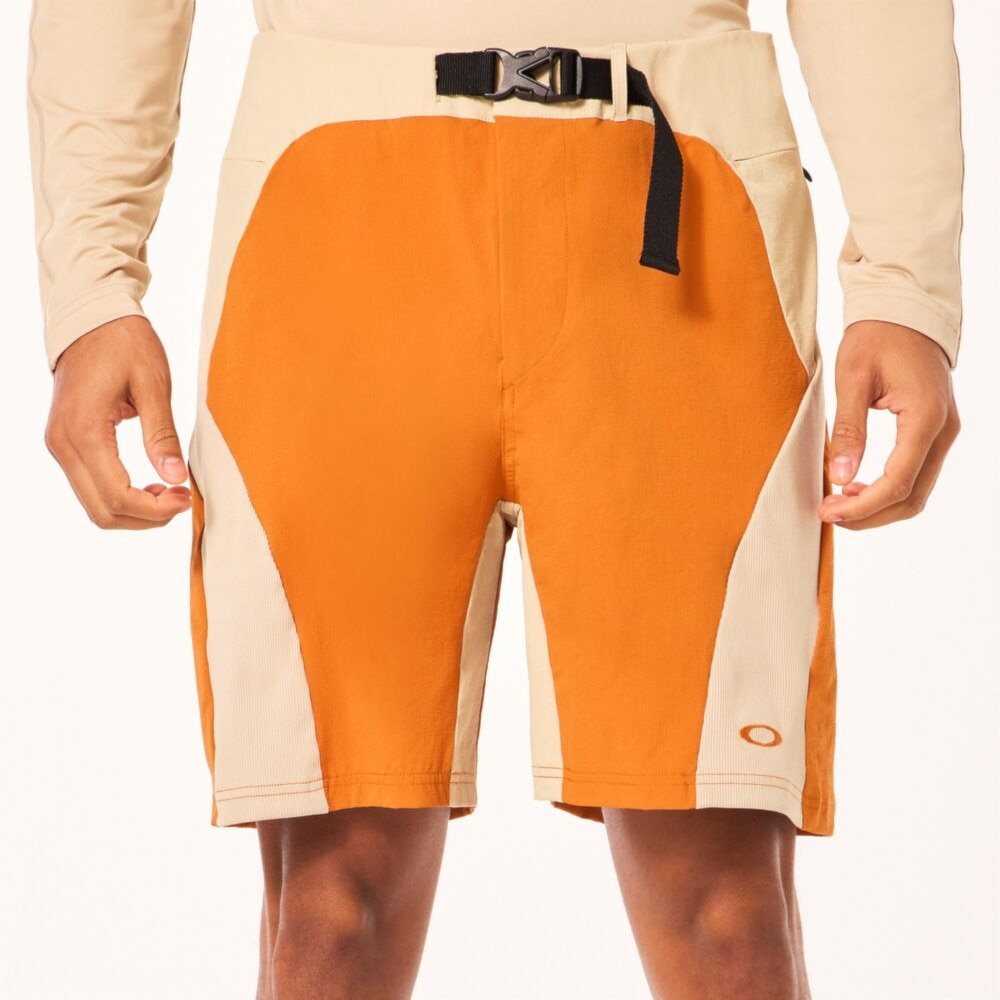 オークリー（OAKLEY）（メンズ）高通気 高除湿 サイズ調整可能 ショートパンツ ラチチュード LATITUDE ARC FOA405424-52C オレンジ