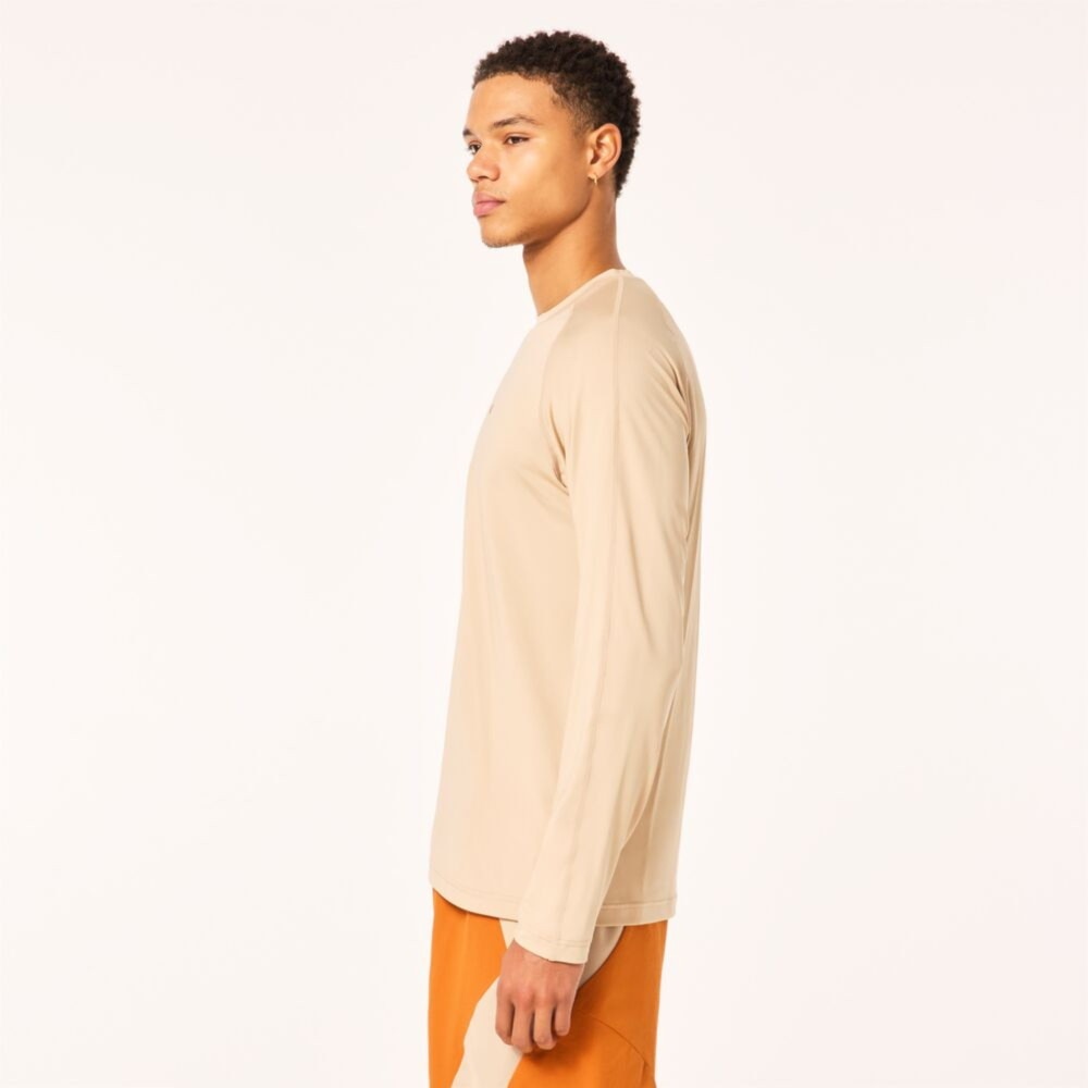 オークリー（OAKLEY）（メンズ）Tシャツ メンズ 長袖 USサイズ マルチポケット 吸汗速乾 ストレッチ ラチチュード LATITUDE ARC RC FOA405458-31R ベージュ