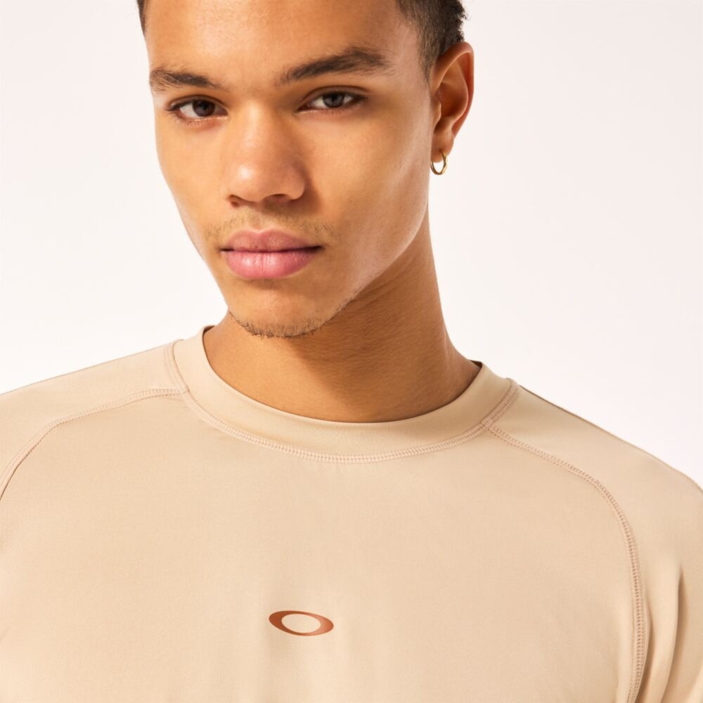 オークリー（OAKLEY）（メンズ）Tシャツ メンズ 長袖 USサイズ マルチポケット 吸汗速乾 ストレッチ ラチチュード LATITUDE ARC RC FOA405458-31R ベージュ