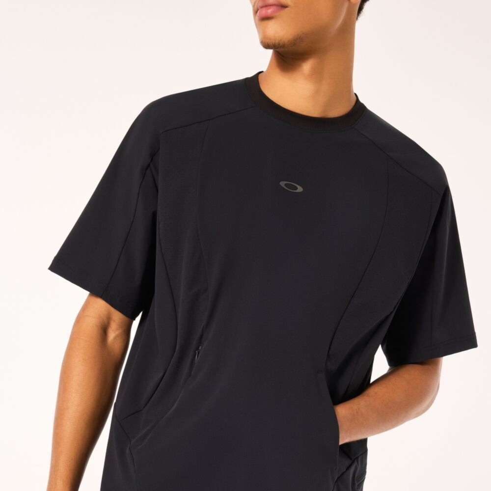 オークリー（OAKLEY）（メンズ）LATITUDE ARC 半袖Tシャツ カットソー FOA405422-02E ブラック