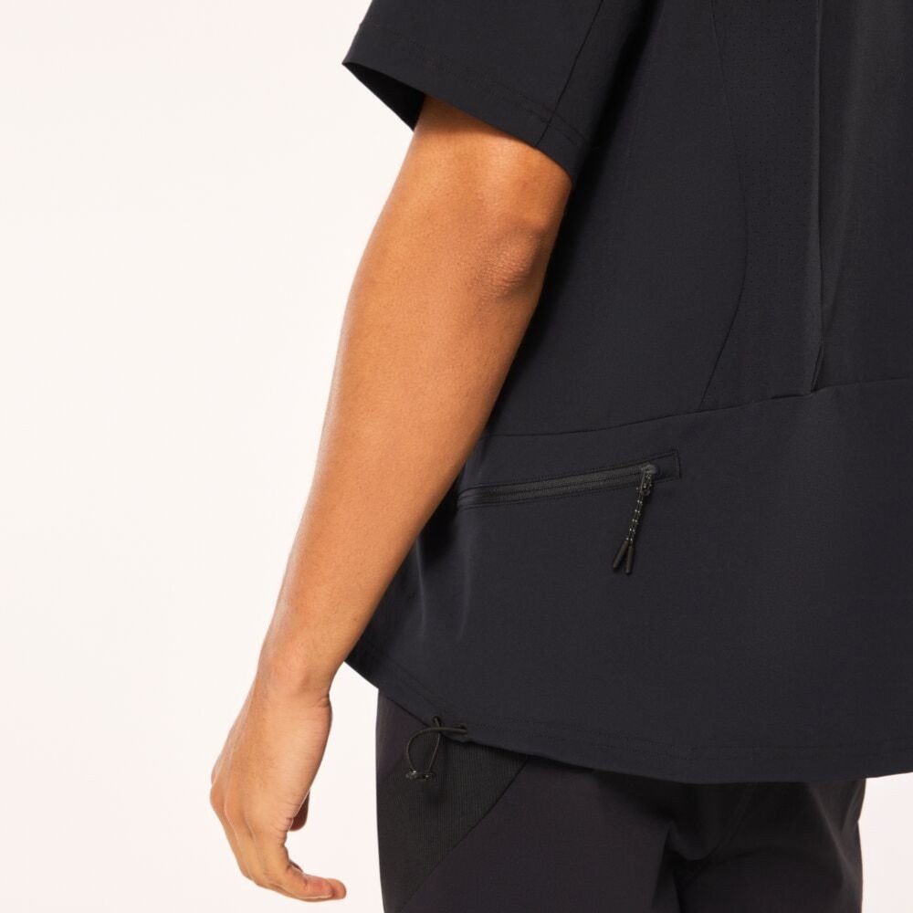 オークリー（OAKLEY）（メンズ）人気商品 USサイズ マルチポケット 半袖 Tシャツ カットソー ラチチュード LATITUDE ARC FOA405422