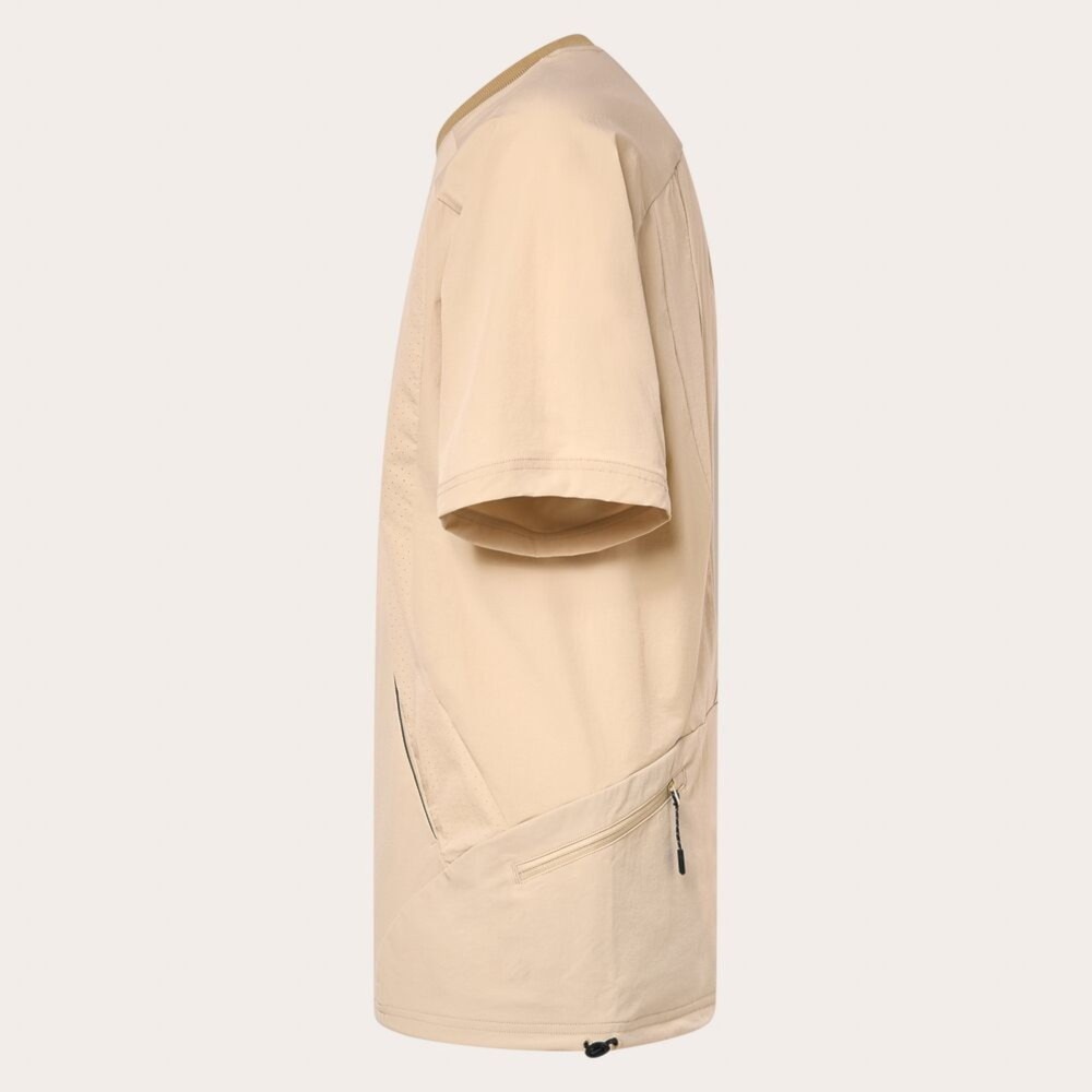 オークリー（OAKLEY）（メンズ）Tシャツ メンズ 半袖 マルチポケット ラチチュード LATITUDE ARC FOA405422-31R 吸汗速乾 通気性 軽量 トレーニング スポーツ ベージュ