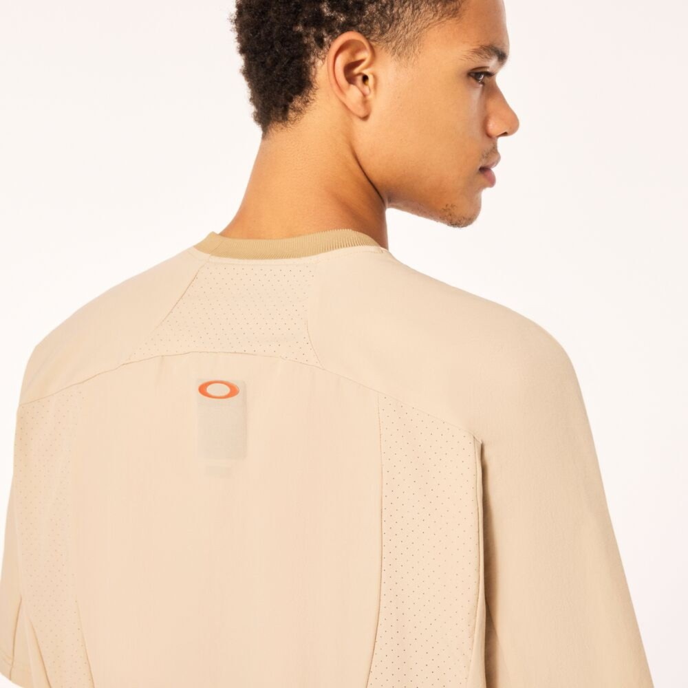 オークリー（OAKLEY）（メンズ）Tシャツ メンズ 半袖 マルチポケット ラチチュード LATITUDE ARC FOA405422-31R 吸汗速乾 通気性 軽量 トレーニング スポーツ ベージュ