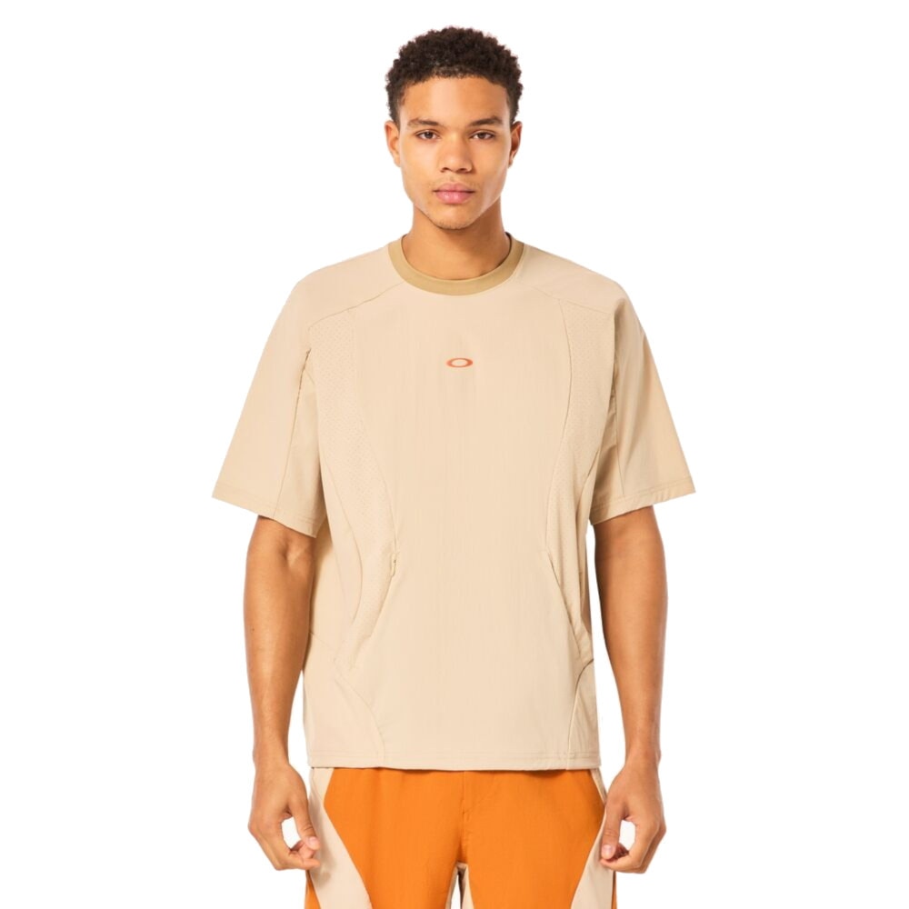 オークリー（OAKLEY）（メンズ）Tシャツ メンズ 半袖 マルチポケット ラチチュード LATITUDE ARC FOA405422-31R 吸汗速乾 通気性 軽量 トレーニング スポーツ ベージュ