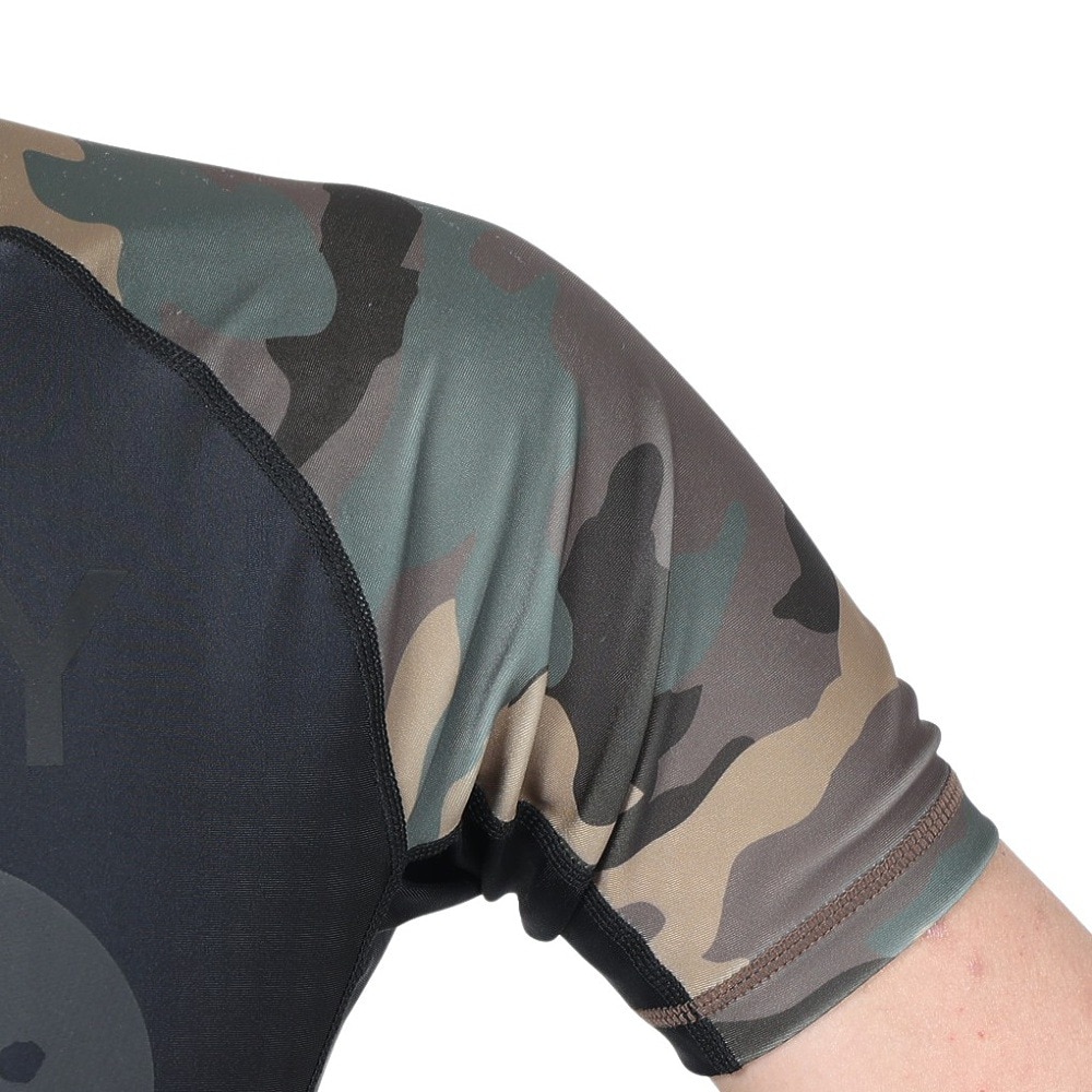 ラスティ（RUSTY）（メンズ）ラッシュガード 半袖 Tシャツ UVカット 吸汗速乾 919484 CAM 迷彩 ブラック 海 ビーチ  マリン、ウィンタースポーツ用品はヴィクトリア