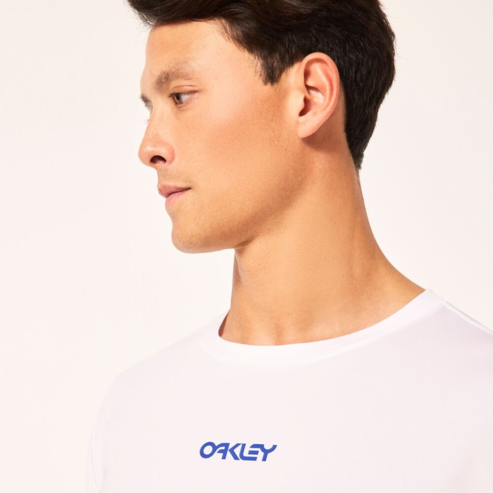 オークリー（OAKLEY）（メンズ）ラッシュガード 半袖 Tシャツ RASH TEE FOA406265-100