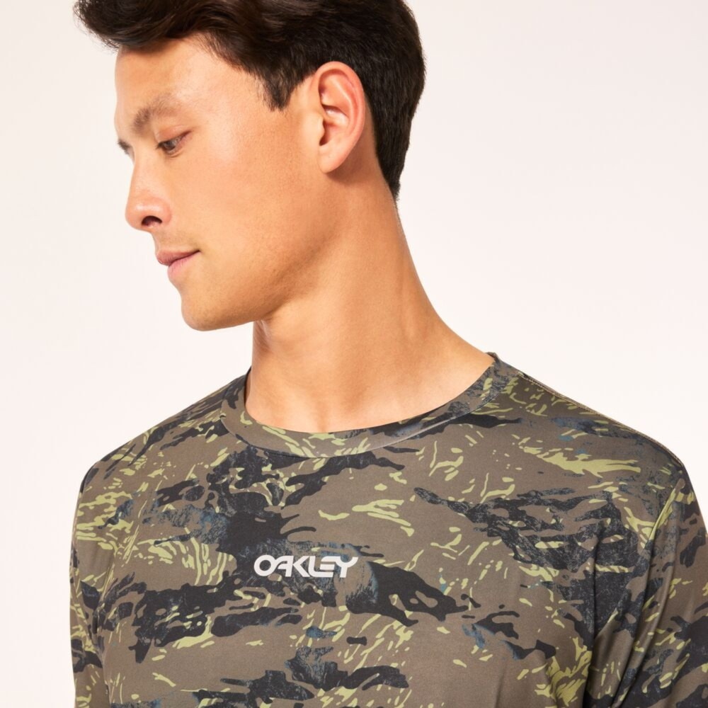オークリー（OAKLEY）（メンズ）ラッシュガード 半袖 Tシャツ RASH TEE FOA406265-9ZR
