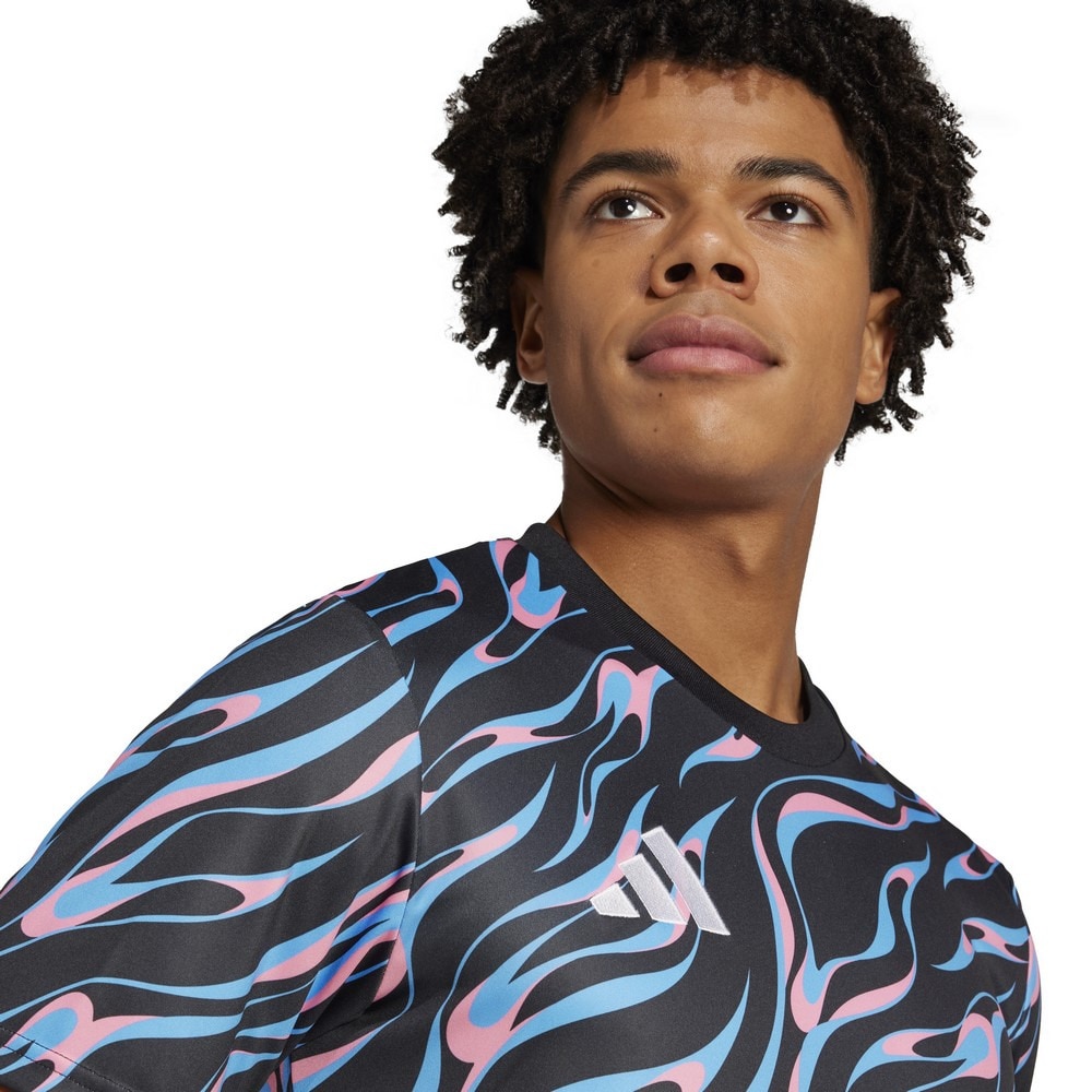 アディダス（adidas）（メンズ）サッカーウェア プラクティス グラフィックシャツ 半袖 トレーニング ジャージー JVV10-JL7961