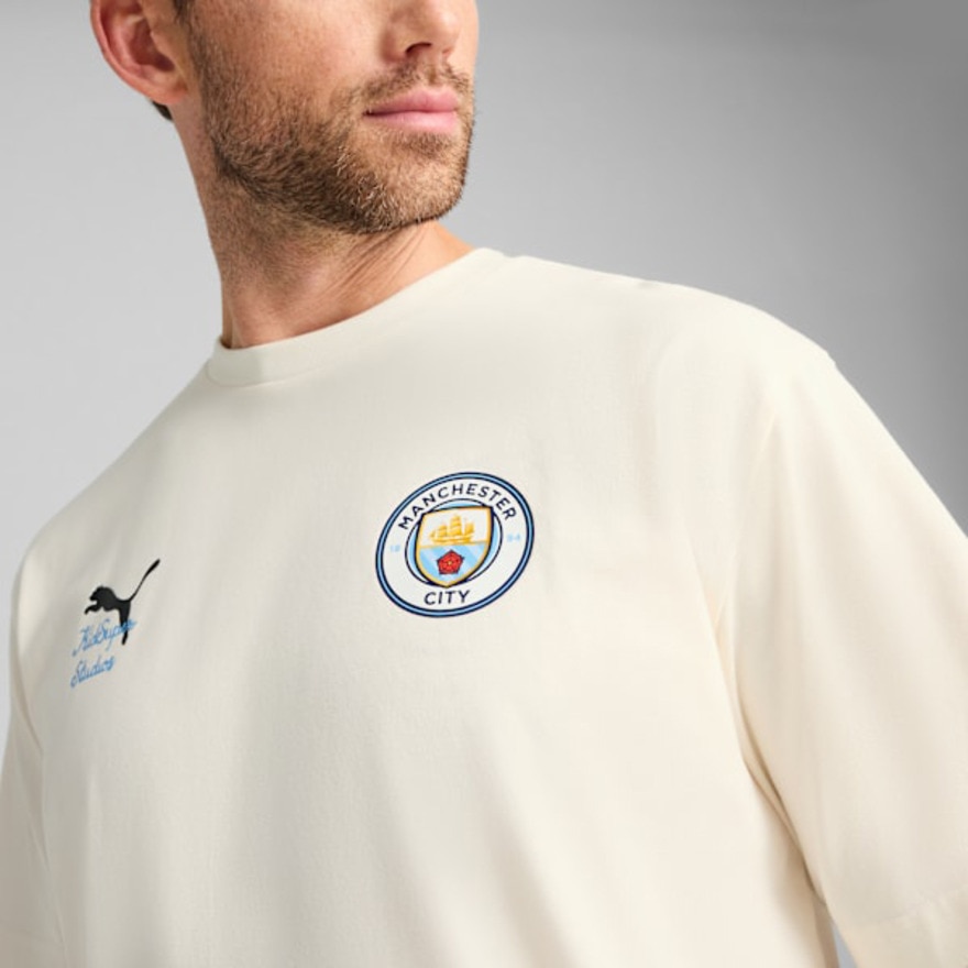 プーマ（PUMA）（メンズ）PUMA×KIDSUPER STUDIOS マンチェスターシティ FC グラフィック 半袖 Tシャツ 60684218
