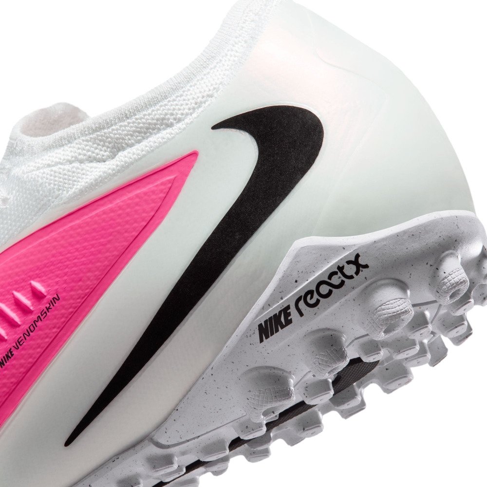 ナイキ　リアクト　ファントム6 LOWプロTF 26.0㌢　新品未使用 ナイキ（NIKE）（メンズ）リアクト ファントム 6 LOW PRO TF IQ2155
