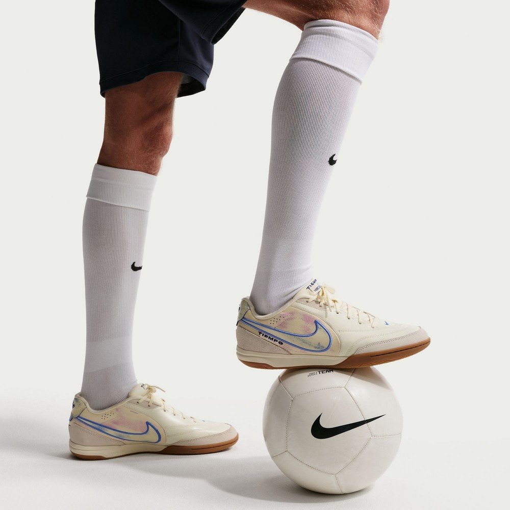 ナイキ（NIKE）（メンズ、レディース）フットサルシューズ ティエンポ