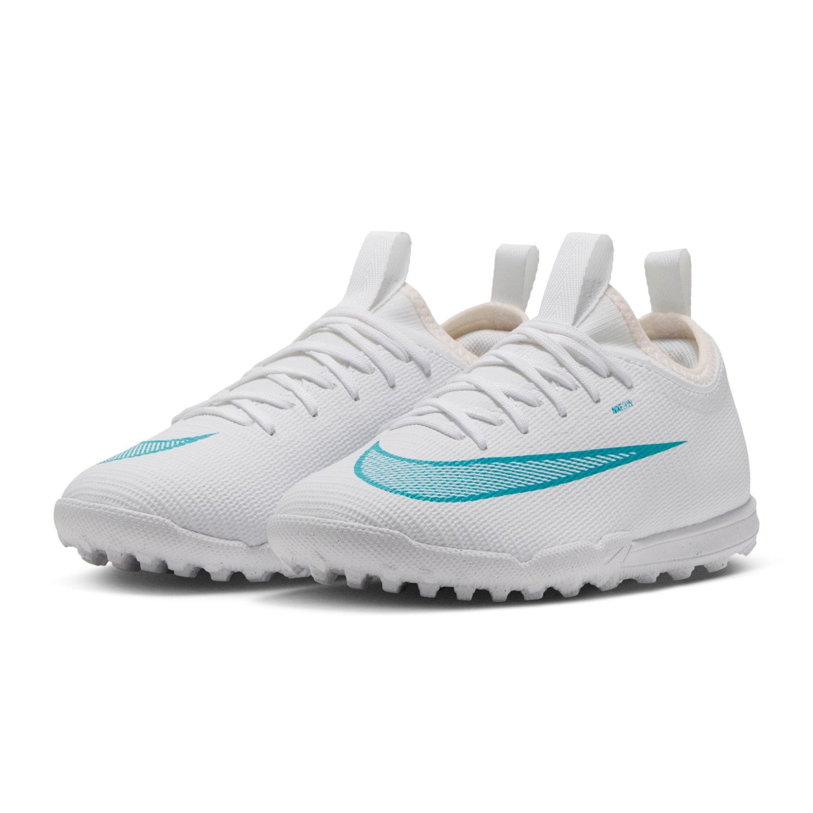 Nike サッカートレーニングシューズ シルバー/ホワイト ナイキ（NIKE）（キッズ）ジュニアサッカートレーニングシューズ