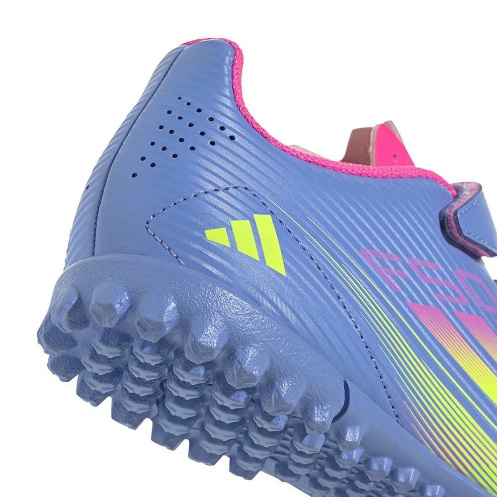 アディダス（adidas）（キッズ）【最新カラー】キッズ サッカートレーニングシューズ F50 CLUB TF H&L IE1312