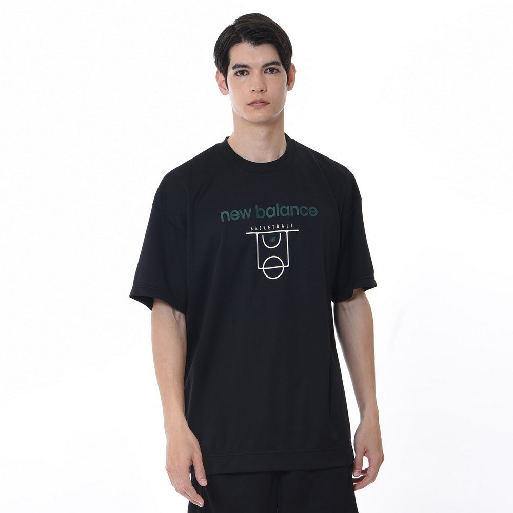 ニューバランス（new balance）（メンズ、レディース）バスケットボールウェア Court Graphic Tシャツ AMT35064BK