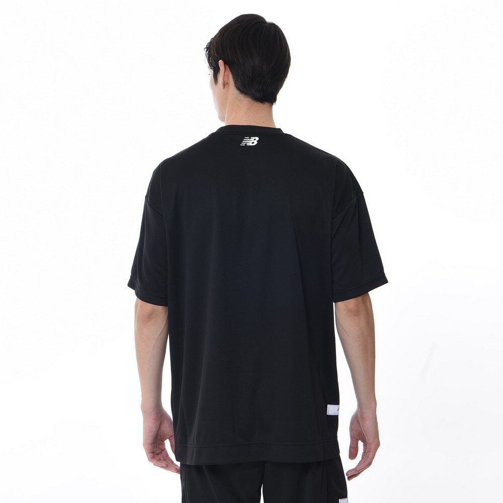 ニューバランス（new balance）（メンズ、レディース）バスケットボールウェア Court Graphic Tシャツ AMT35064BK