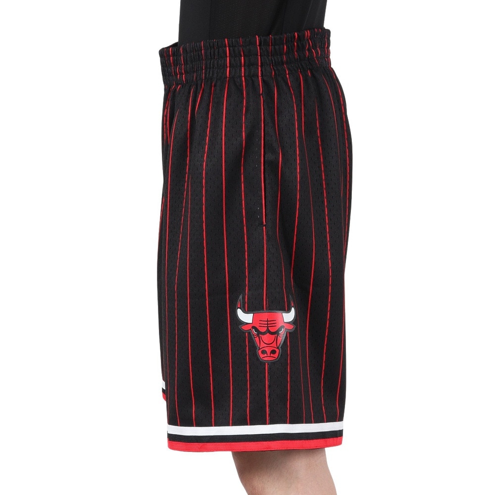 ミッチェルアンドネス（Mitchell&Ness）（メンズ）バスケットボールウェア Swingman ショーツ シカゴ・ブルズ SMSH18022-CBUBLK96