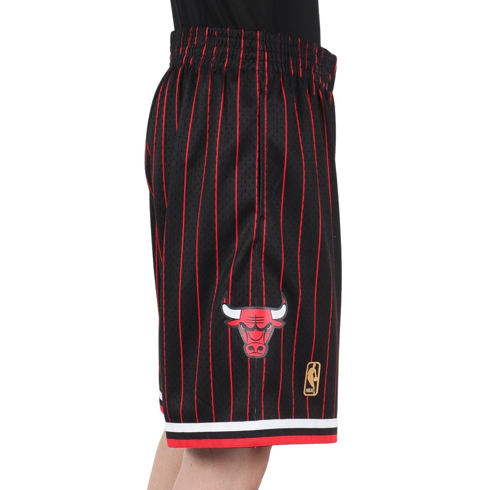 ミッチェルアンドネス（Mitchell&Ness）（メンズ）バスケットボールウェア Swingman ショーツ シカゴ・ブルズ SMSH18022-CBUBLK96