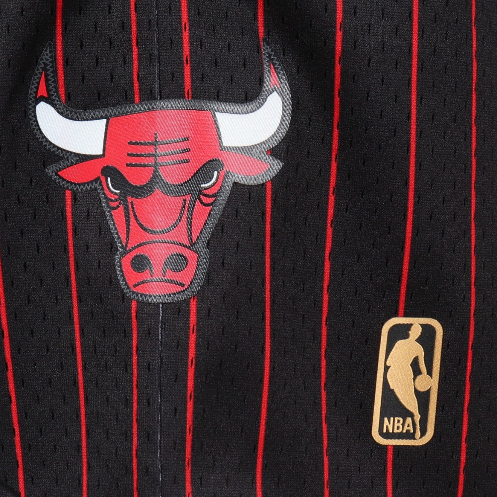ミッチェルアンドネス（Mitchell&Ness）（メンズ）バスケットボールウェア Swingman ショーツ シカゴ・ブルズ SMSH18022-CBUBLK96