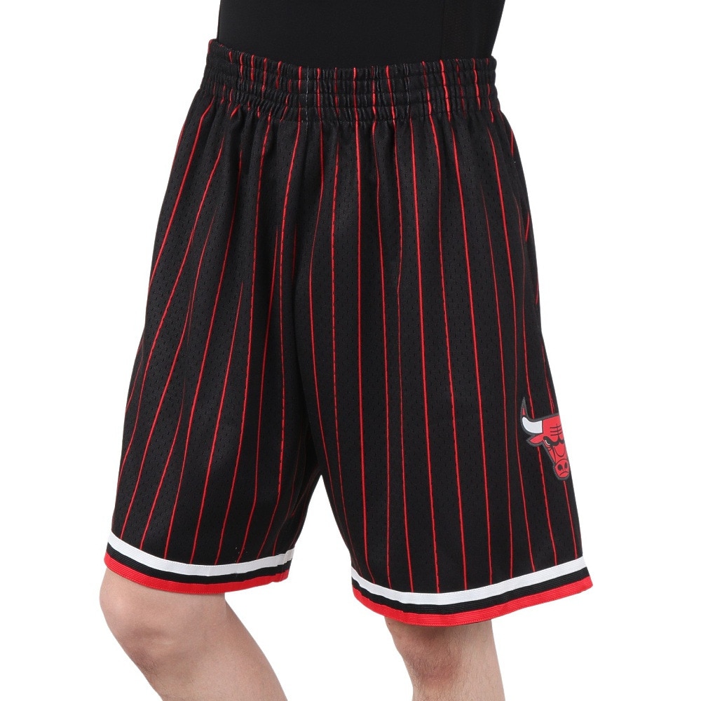 ミッチェルアンドネス（Mitchell&Ness）（メンズ）バスケットボールウェア Swingman ショーツ シカゴ・ブルズ SMSH18022-CBUBLK96