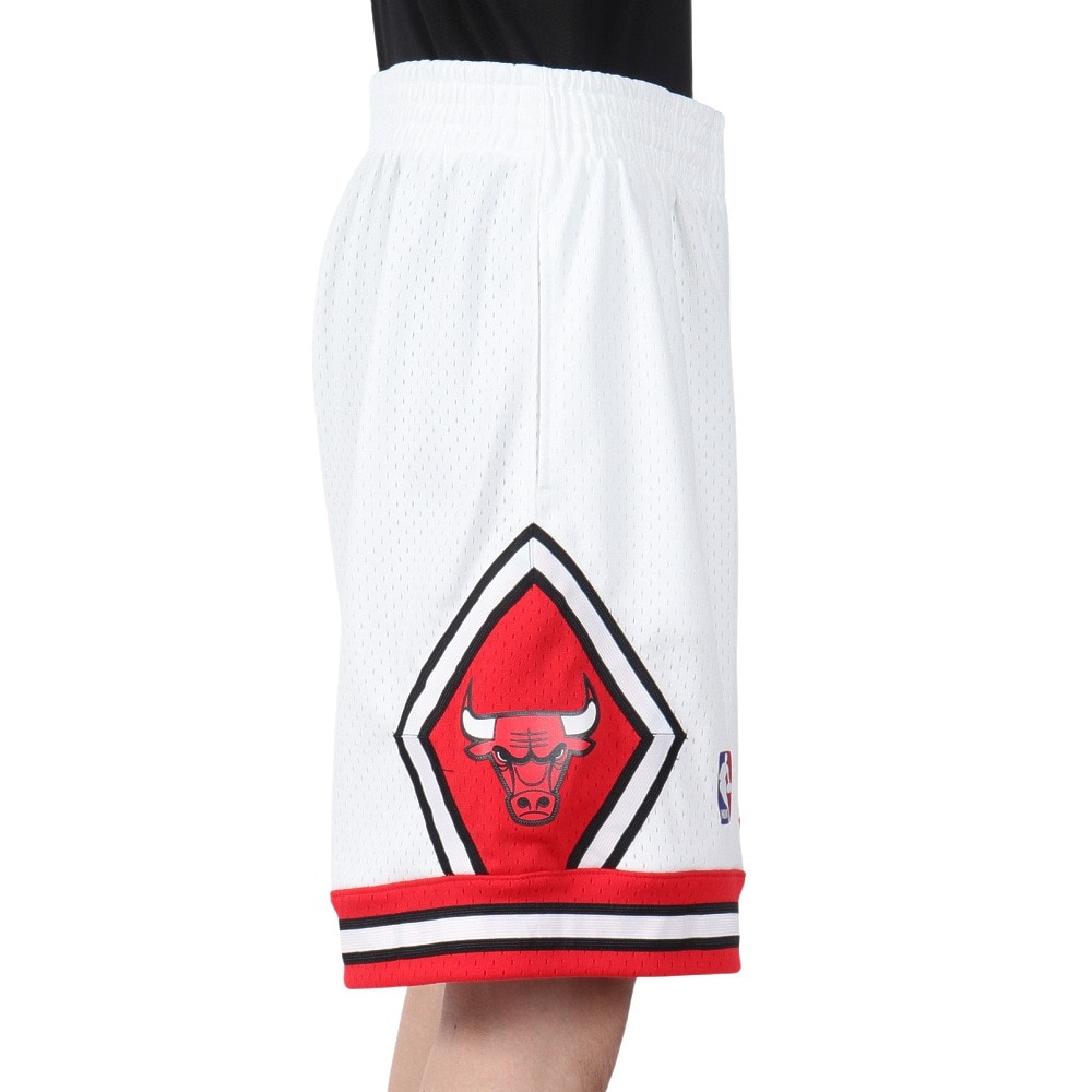 ミッチェルアンドネス（Mitchell&Ness）（メンズ）バスケットボールウェア Swingman ショーツ シカゴ・ブルズ SMSHCP18151-CBUWHT97