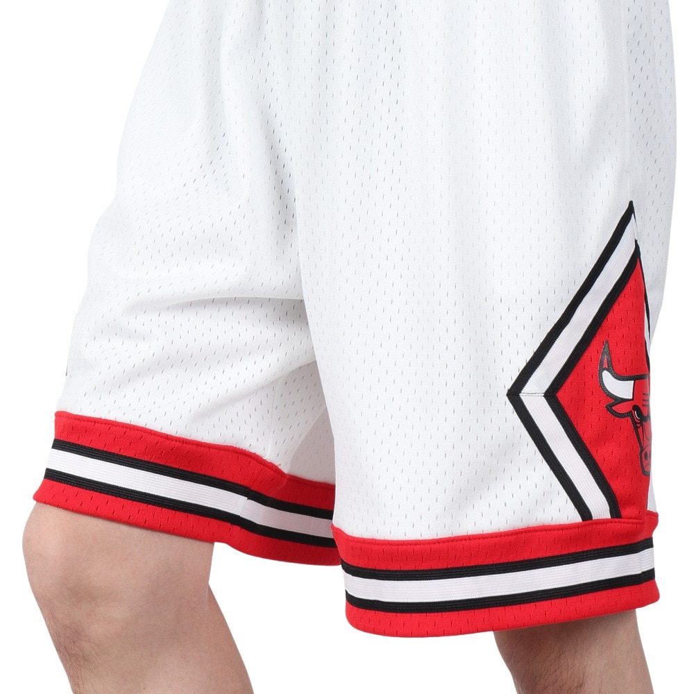 ミッチェルアンドネス（Mitchell&Ness）（メンズ）バスケットボールウェア Swingman ショーツ シカゴ・ブルズ SMSHCP18151-CBUWHT97