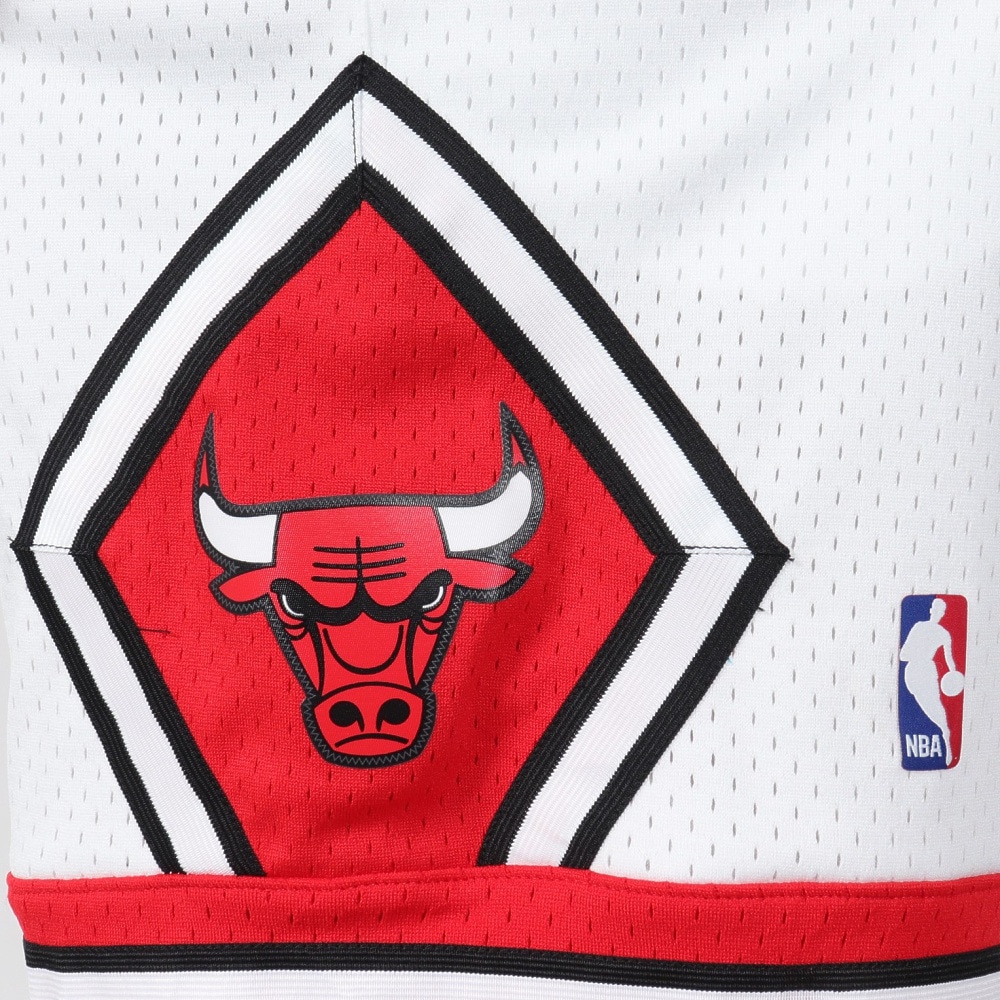 ミッチェルアンドネス（Mitchell&Ness）（メンズ）バスケットボールウェア Swingman ショーツ シカゴ・ブルズ SMSHCP18151-CBUWHT97