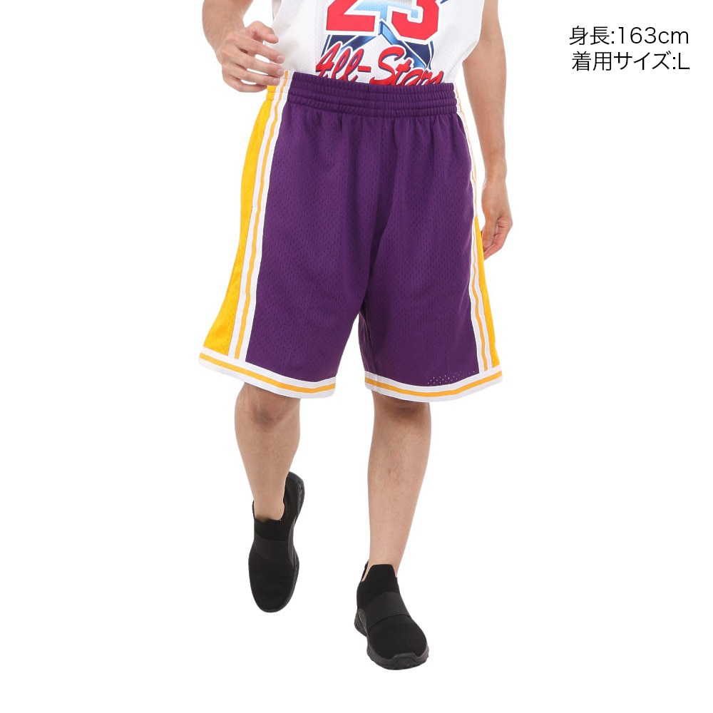 ミッチェルアンドネス（Mitchell&Ness）（メンズ）バスケットボールウェア レイカーズ ロード スイングマン ショーツ 1984-85 SMSHGS18235-LALPUR84.