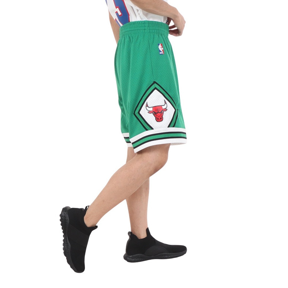 ミッチェルアンドネス（Mitchell&Ness）（メンズ）バスケットボール ブルズ オルタネイト スイングマン ショーツ 2008-09 SMSHGS20017-CBUKG
