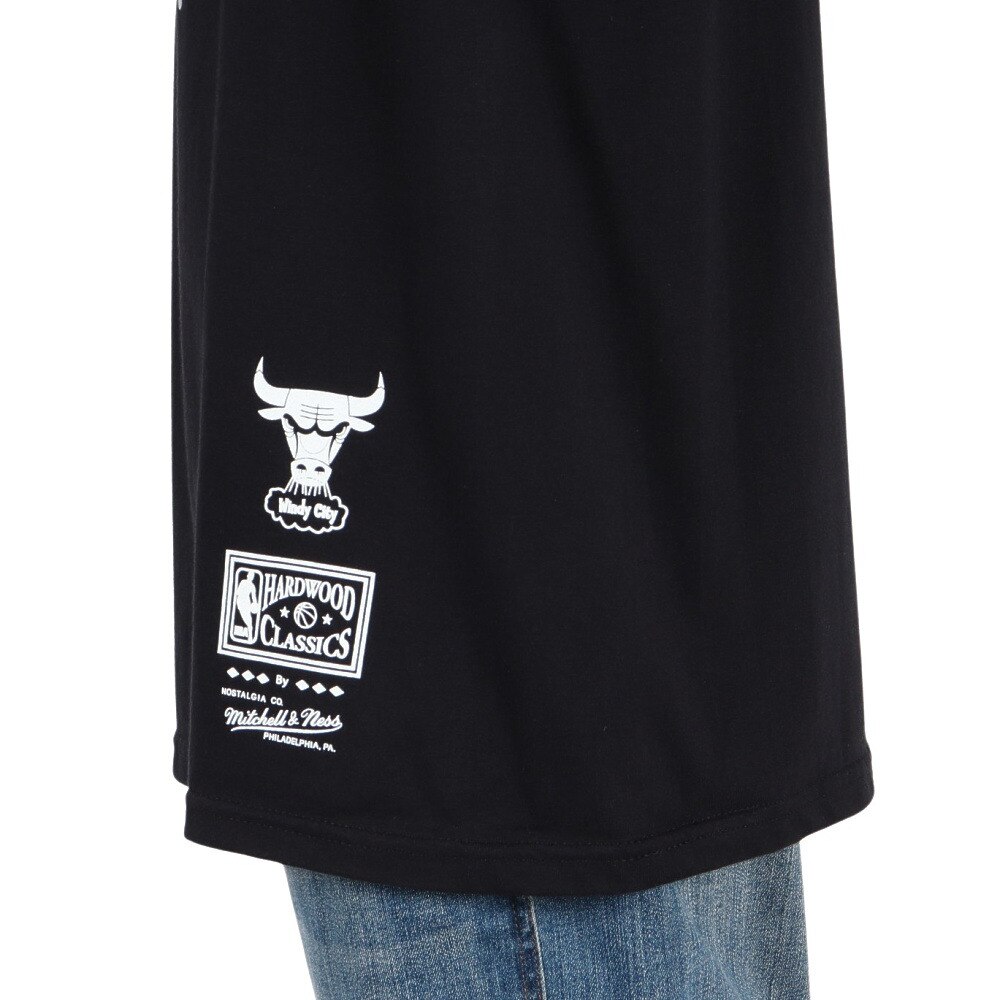 ミッチェルアンドネス（Mitchell&Ness）（メンズ）バスケットボールウェア NBA ビッグフェイス 7.0 シカゴ ブルズ 半袖Tシャツ BMTR5904-CBUYYPPPBLCK