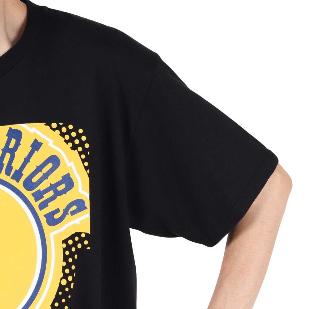 ミッチェルアンドネス（Mitchell&Ness）（メンズ）バスケットボールウェア NBA ビッグフェイス 7.0 ウォリアーズ Tシャツ BMTR5904-GSWYYPPPBLCK