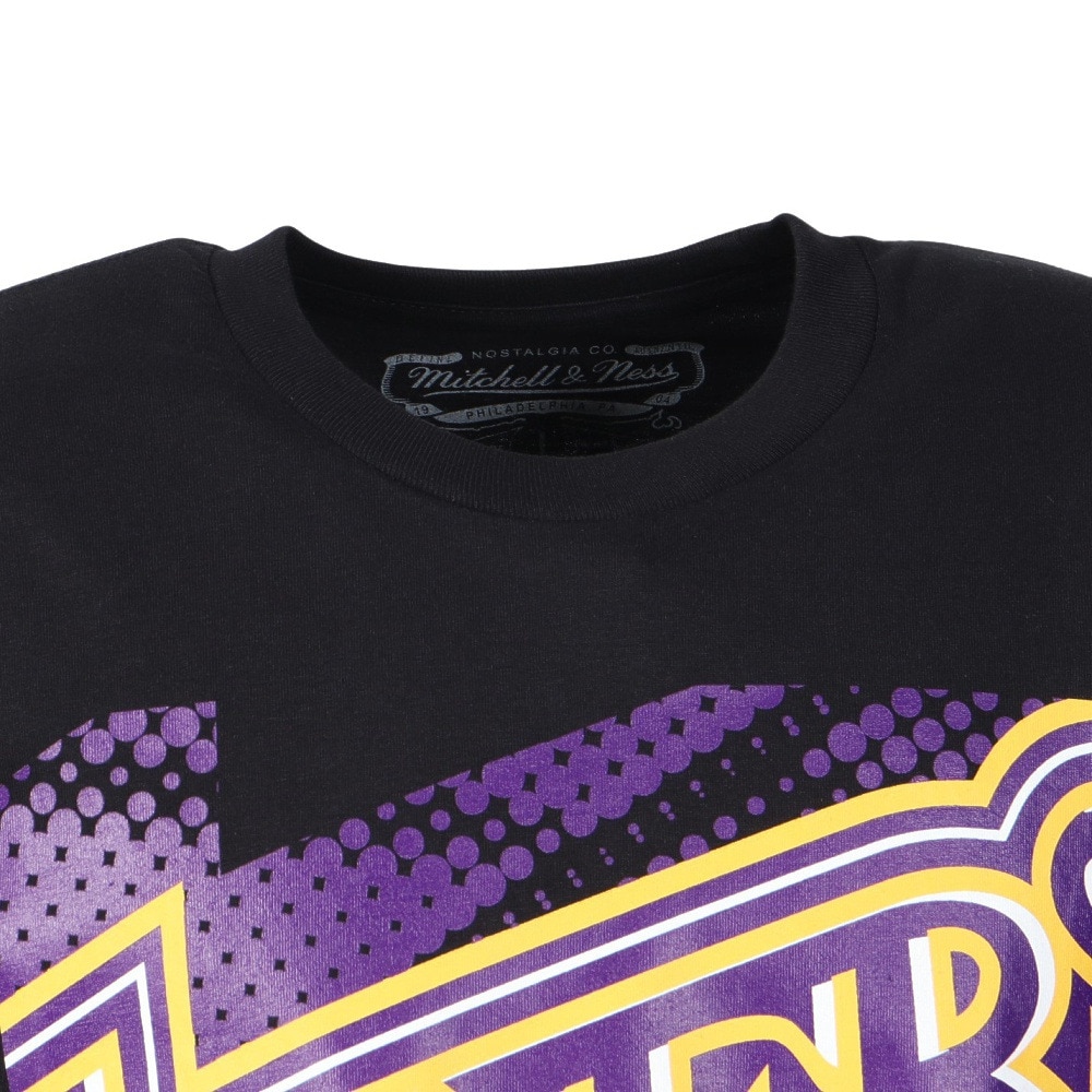ミッチェルアンドネス（Mitchell&Ness）（メンズ）バスケットボールウェア NBA ビッグフェイス 7.0 半袖Tシャツ BMTR5904-LALYYPPPBLCK