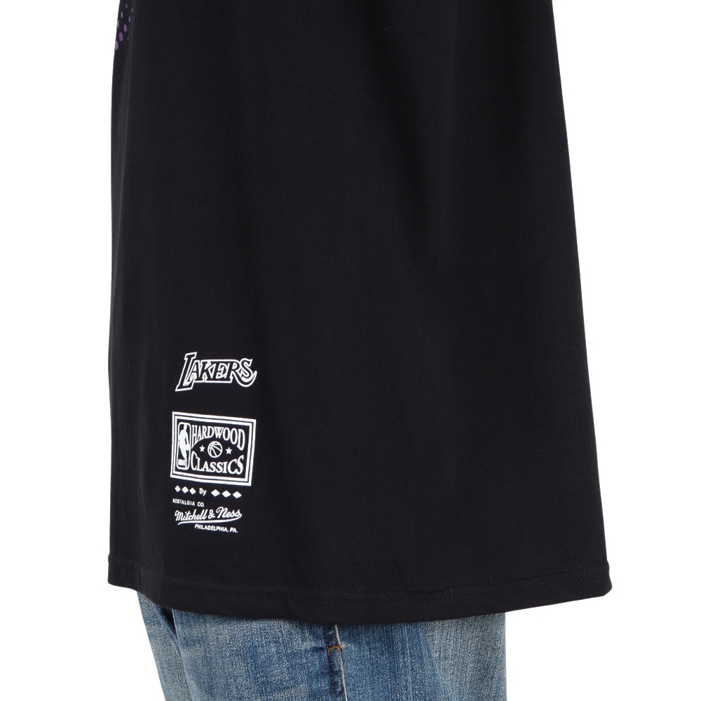 ミッチェルアンドネス（Mitchell&Ness）（メンズ）バスケットボールウェア NBA ビッグフェイス 7.0 ロサンゼルス レイカーズ Tシャツ BMTR5904-LALYYPPPBLCK