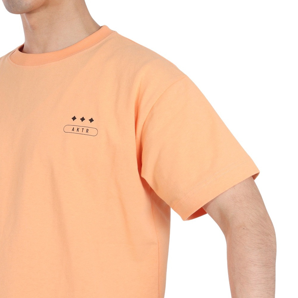 アクター（AKTR）（メンズ）バスケットボールウェア FEEL FREE ショートスリーブ コットン Tシャツ 124-041005 OR