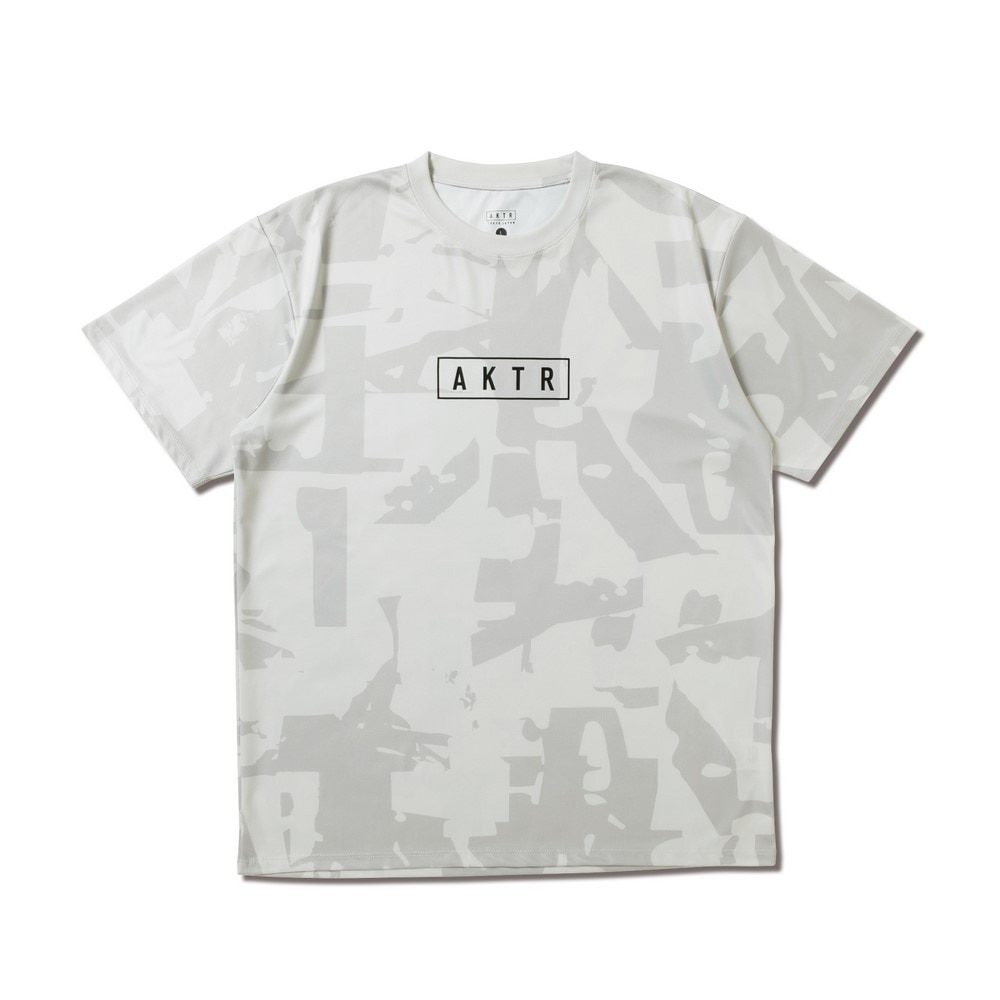 アクター（AKTR）（メンズ、レディース）バスケットボールウェア CUT-UP CAMO ロゴ スポーツ Tシャツ 125-024005 GY