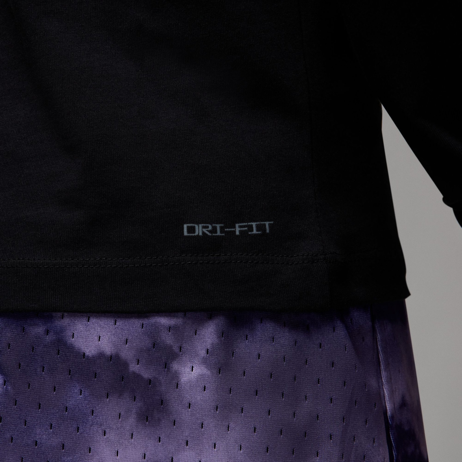 ＪＯＲＤＡＮ（メンズ）バスケットボールウェア SPRT グラフィック 長袖Tシャツ FD7005-011