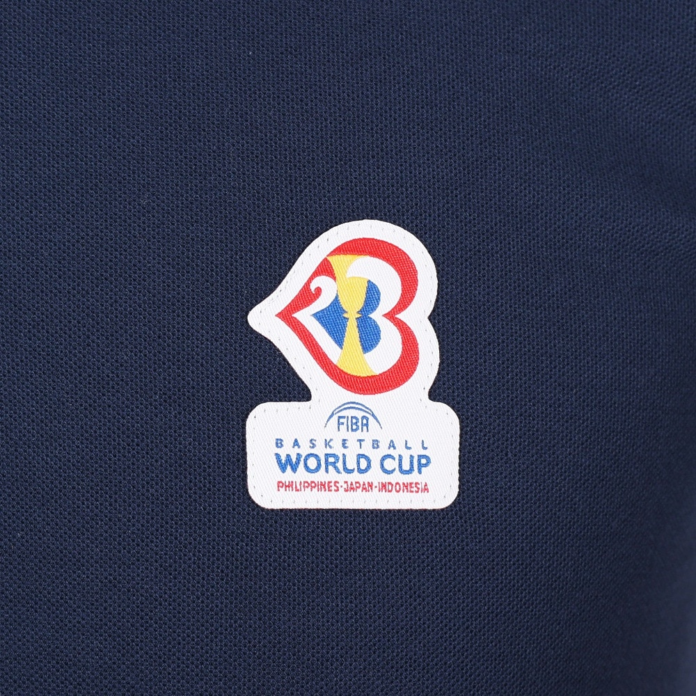 FIBAバスケットボールワールドカップ2023（FIBA BASKETBALL WORLD CUP 2023）（メンズ）ロゴポロシャツ 53467