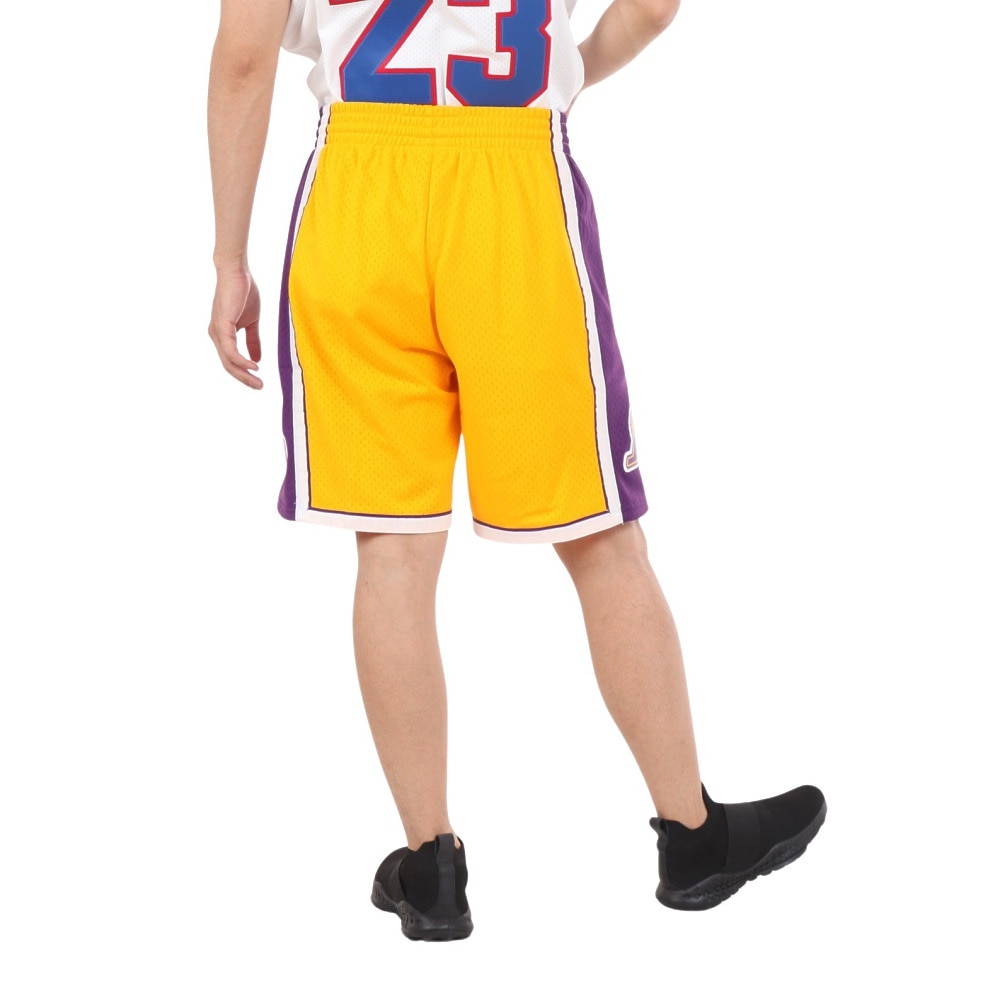 ミッチェルアンドネス（Mitchell&Ness）（メンズ）レイカーズ ホーム スイングマン ショーツ 2009-10 SMSHCP19075-LALLPR09