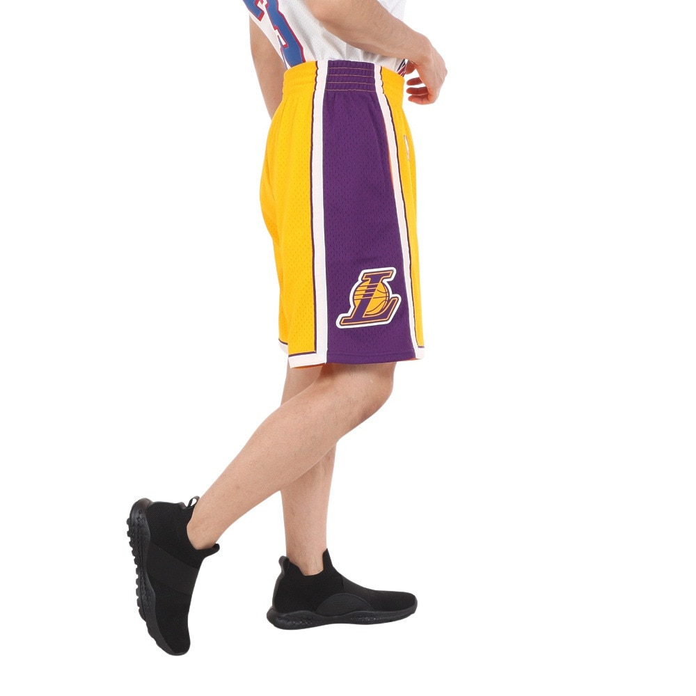 ミッチェルアンドネス（Mitchell&Ness）（メンズ）レイカーズ ホーム スイングマン ショーツ 2009-10 SMSHCP19075-LALLPR09