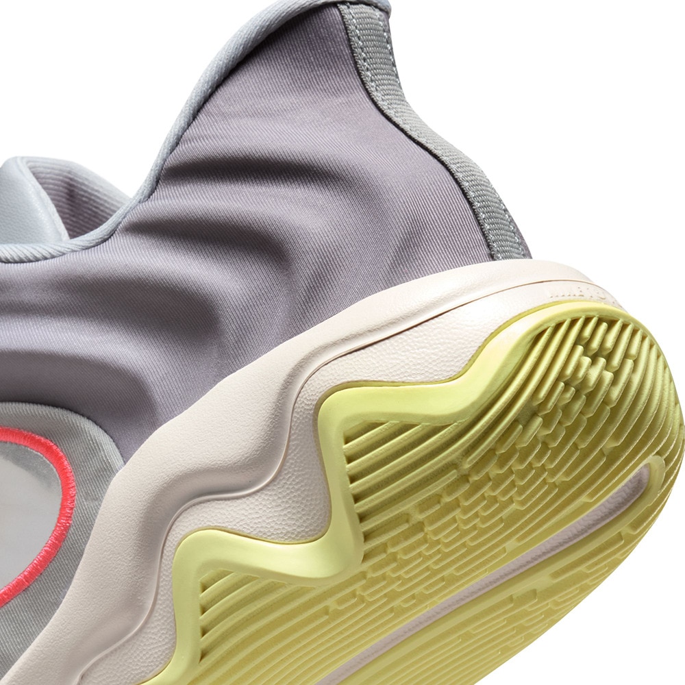 ナイキ（NIKE）（メンズ）バスケットシューズ バッシュ ヤニス