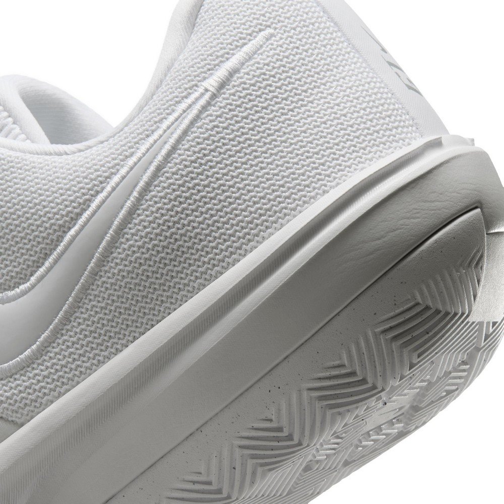 ナイキ（NIKE）（メンズ、レディース）バスケットシューズ バッシュ