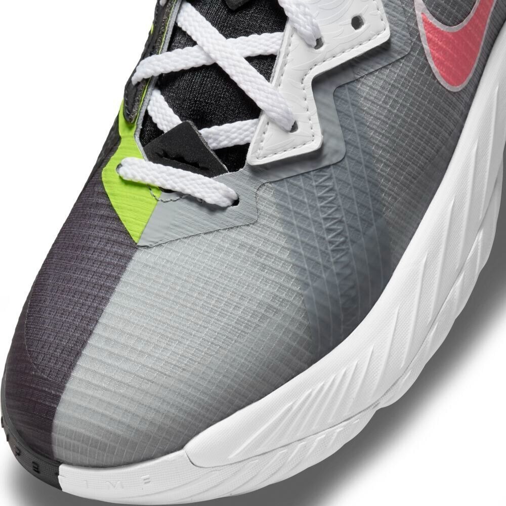 NIKE スニーカー バッシュ レブロン18low ナイキ