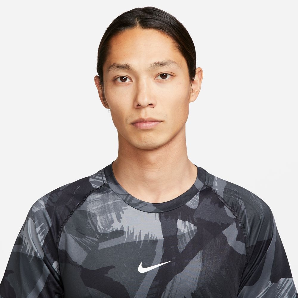 ナイキ（NIKE）（メンズ）半袖Tシャツ メンズ Nike Pro Dri-FIT スリム カモ AO  FB7935-010 速乾