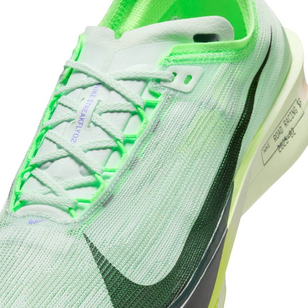 ナイキ（NIKE）（メンズ、レディース）ランニングシューズ