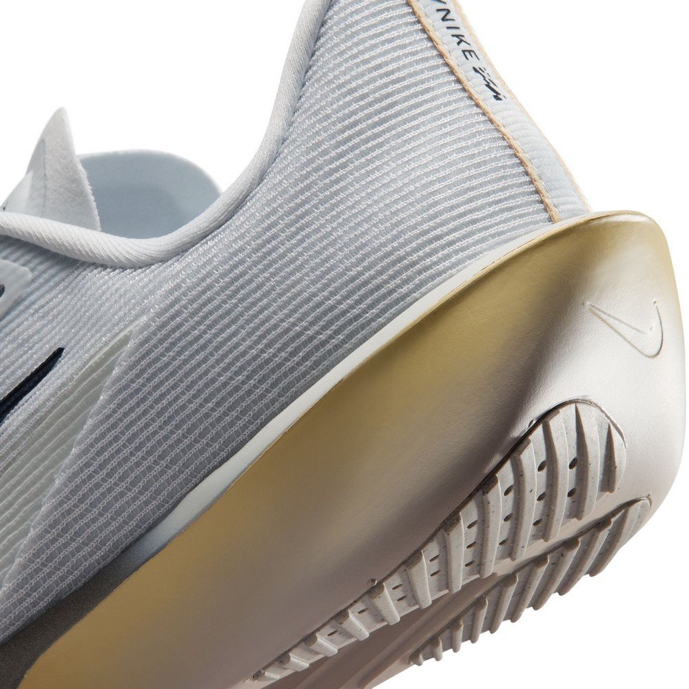 ナイキ（NIKE）（メンズ、レディース）ロード レーシングシューズ ズーム ライバル フライ 4 ライトグレー FV6040-004 ランニングシューズ レース トレーニング