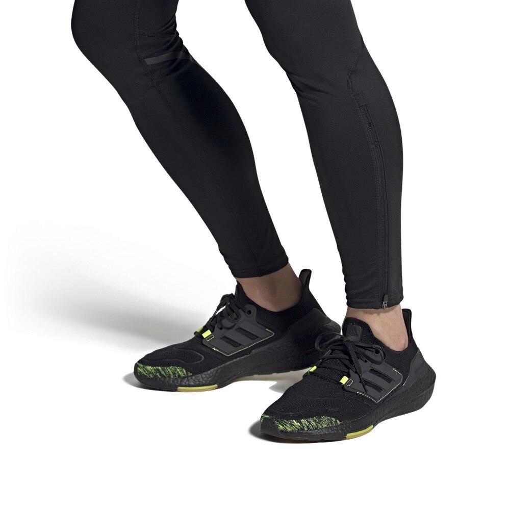 アディダス（adidas）（メンズ）ランニングシューズ ジョギングシューズ ウルトラブースト 22 黒 ブラック GX5915 スニーカー トレーニング 部活